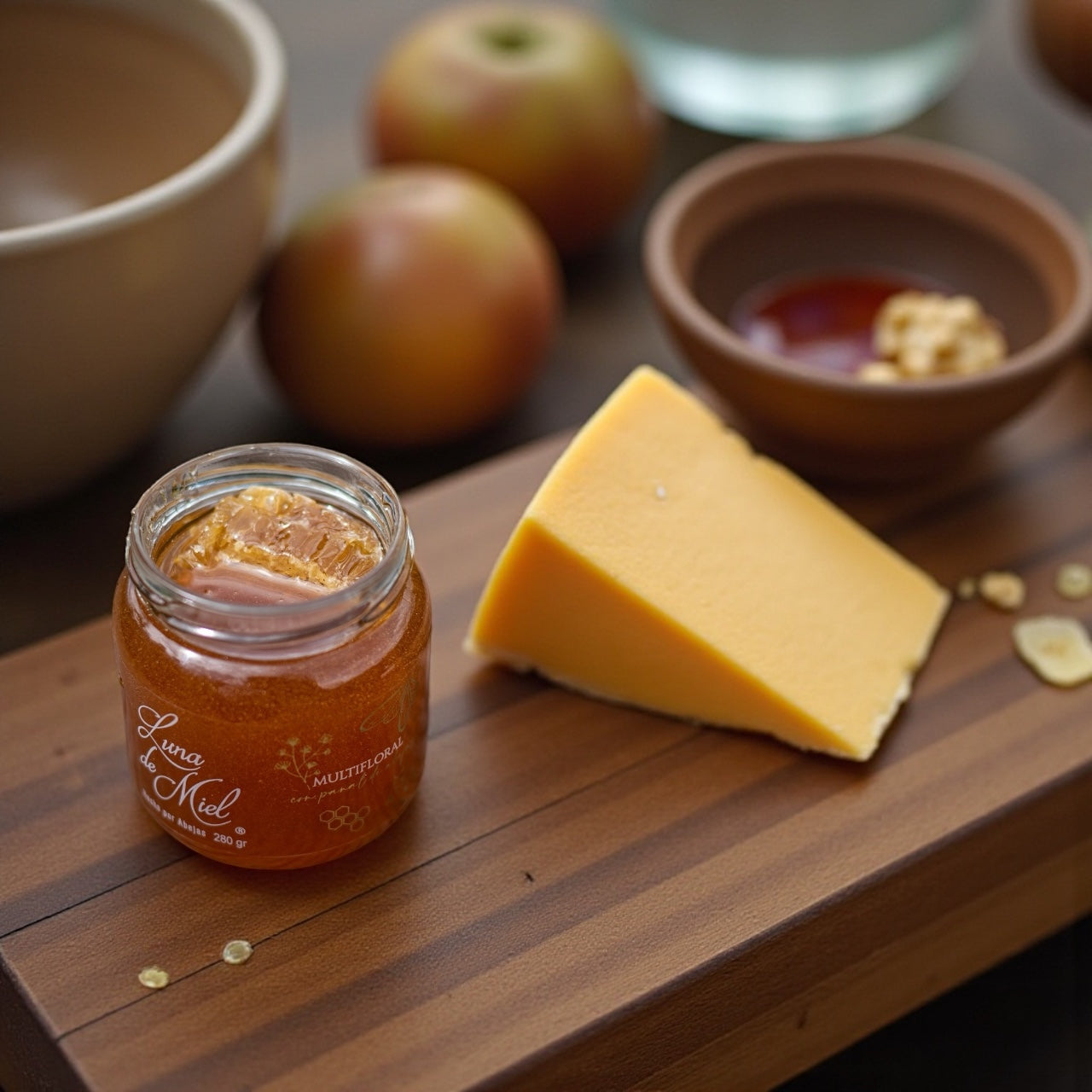 miel con panal de abejas
