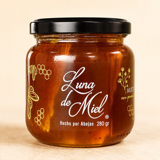 miel con panal de abejas