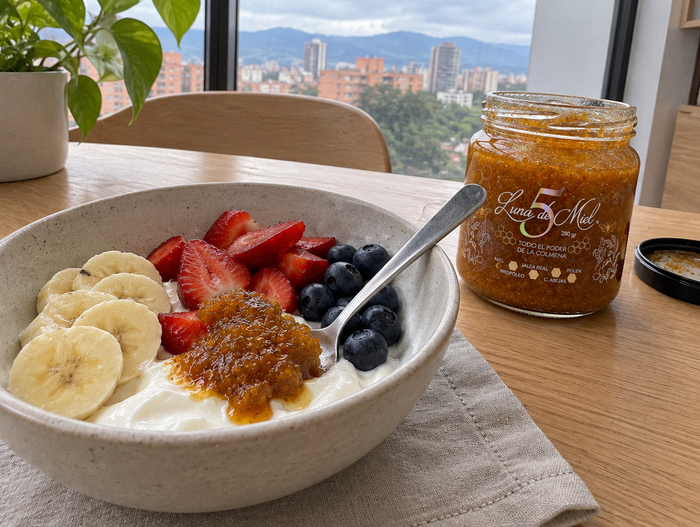 Con yogur y fruta
