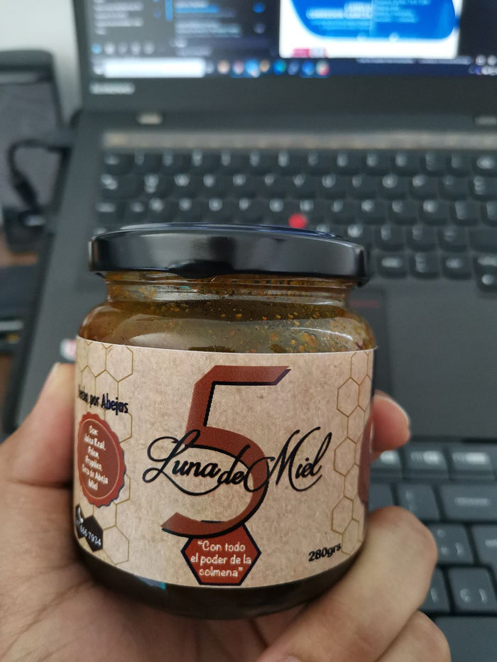 Foto de cliente con CINCO